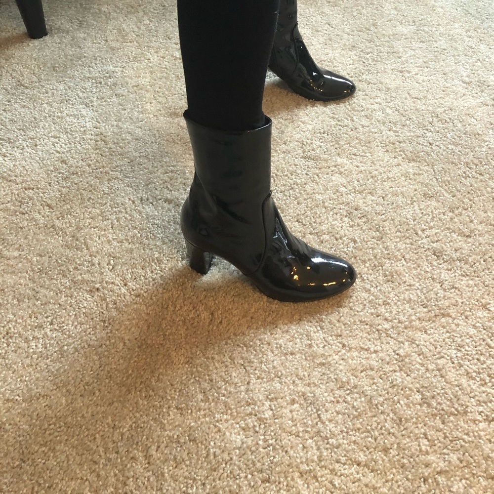 Gorgeous Aquatalia patent leather boots 5.5